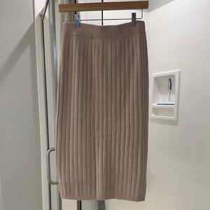 Elegant Ribbed Knit Skirt - beige